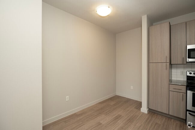 1BR, 1BA - 735SF - Dining Room - Mirabella Apartments
