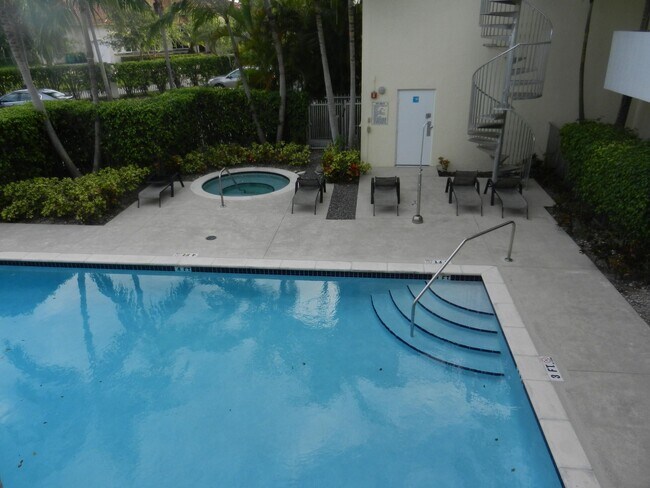 Foto del edificio - 8950 SW 69th Ct