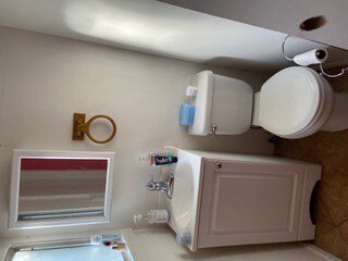 bathroom - 1917 Rockefeller Ln