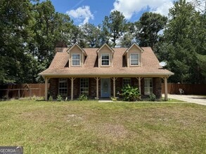 Building Photo - 246 W Maple Ave