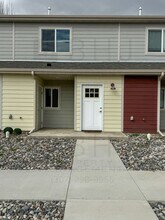 Building Photo - 417 E 7th St