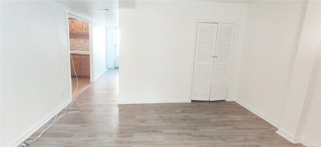 Building Photo - 252 Robinson Ave
