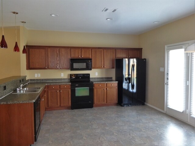 Foto del edificio - 4020 Hanna Rose Ln