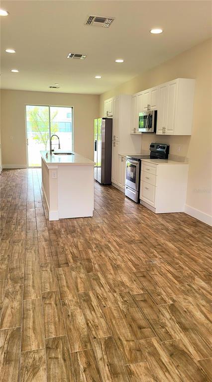 Foto del edificio - 4445 Summer Flowers Pl