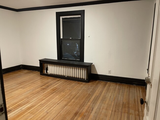 Large room - 584 Western Ave
