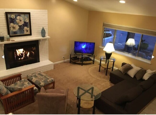 Foto del edificio - Long term furnished rental