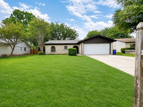 Building Photo - 6617 Nola Dr