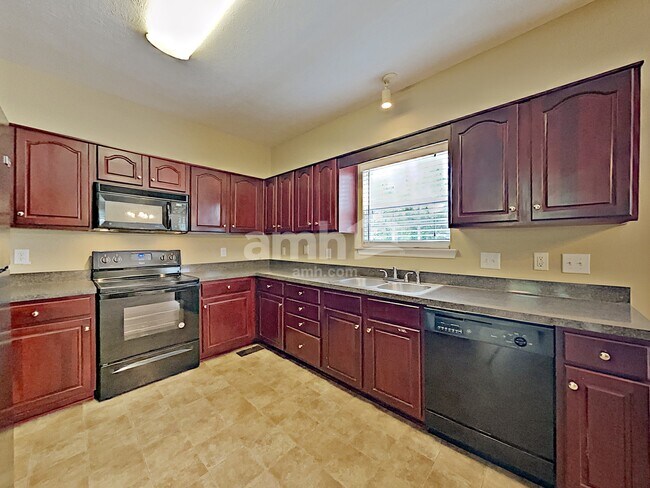 Building Photo - 661 Sugar Mill Dr