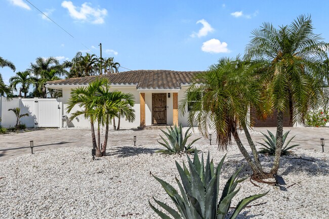 Building Photo - 987 Boca Ciega Isle Dr