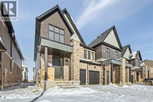 Building Photo - 123 Manuel St