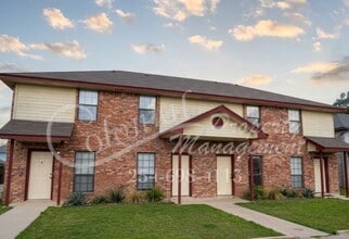 Building Photo - 1105 Leslie Cir