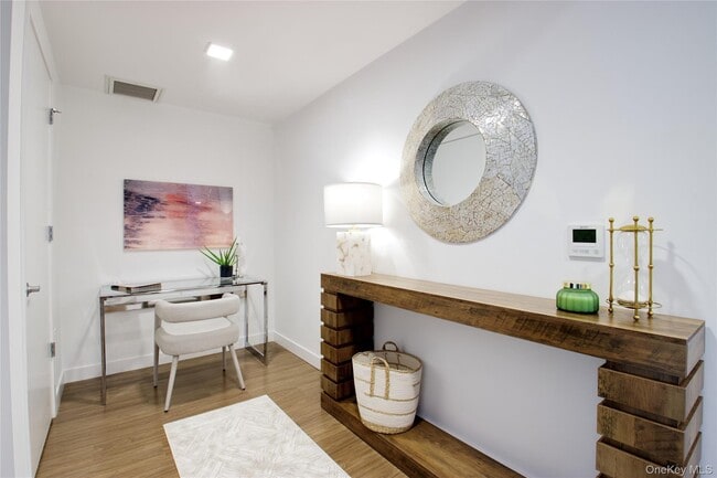 Foto del edificio - 333 Warner Ave