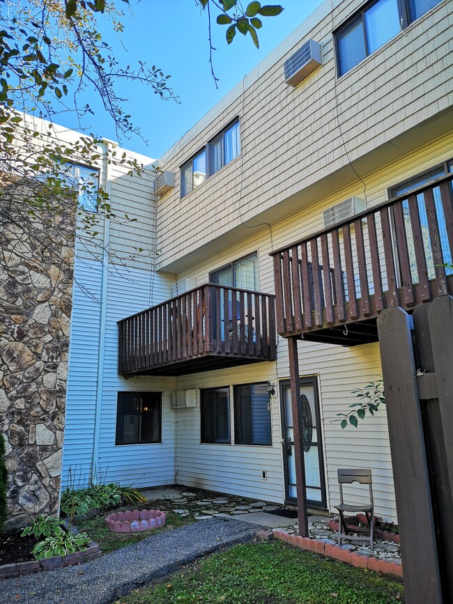 Building Photo - 7124 72nd Ln N