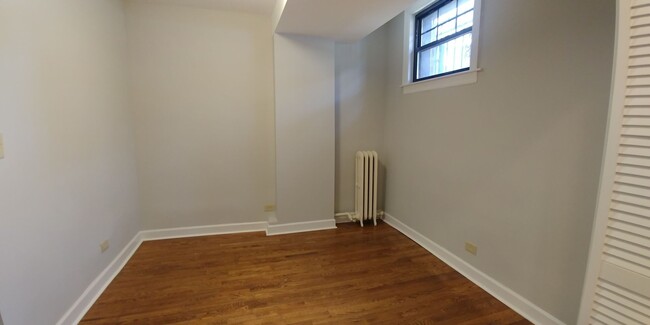 Building Photo - Open Design 1-Bedroom in East Rogers Park