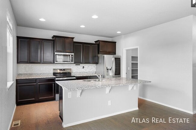 Building Photo - 1095 W 170th Pl