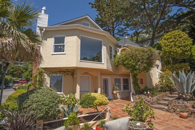 Foto del edificio - Elegant Bay View Triplex in Sausalito