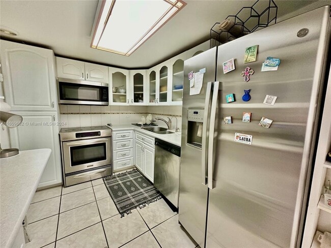 Foto del edificio - 5005 Collins Ave