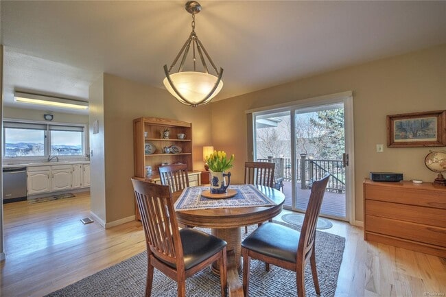 Separate Dining Room - 4096 Greens Plz