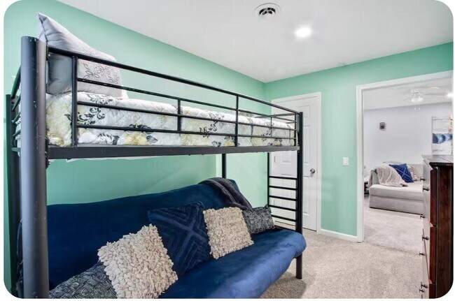 Building Photo - Furnished 3-Bedroom Apartment Sleeping 4, Private Entrance and Free Laundry