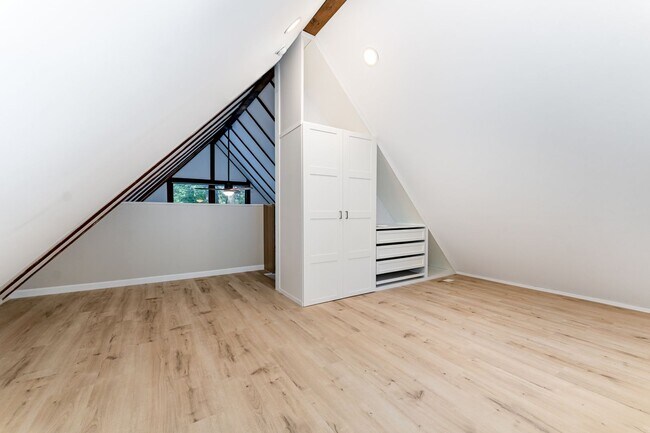 Foto del edificio - Sophisticated A-Frame Living in Colonial B...