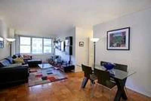 Primary Photo - 400 E 54th St