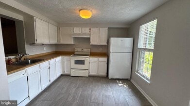 Building Photo - 10802 Beech Creek Dr