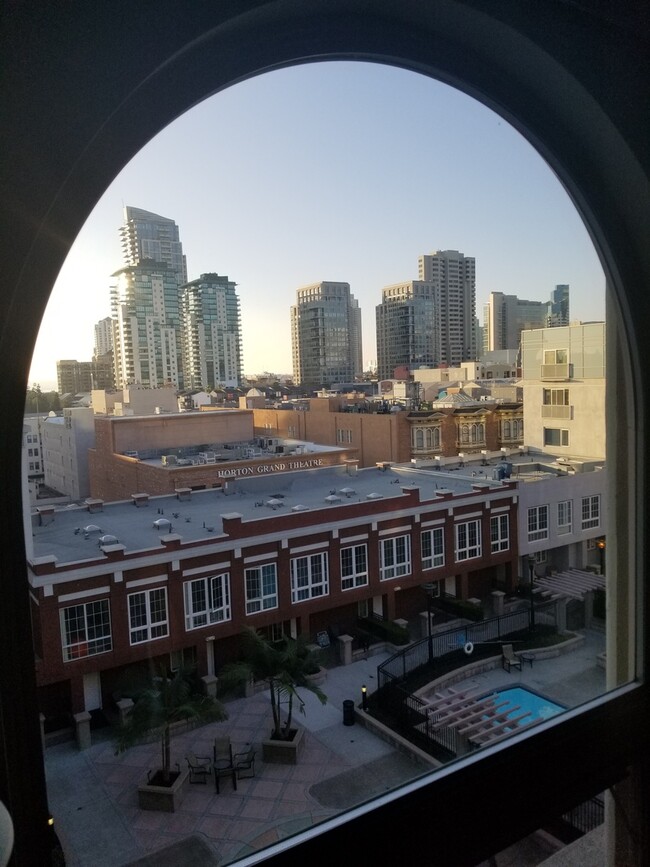 Foto del edificio - View Gaslamp 1 bedroom Condo with Parking,...