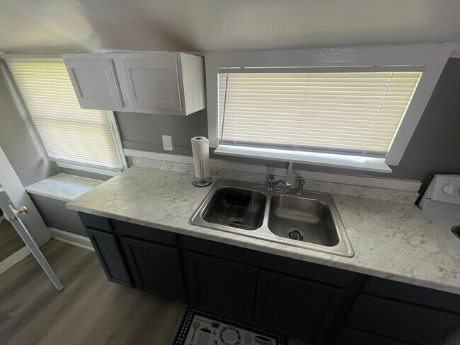 Foto del edificio - Single Family 3 Bedroom