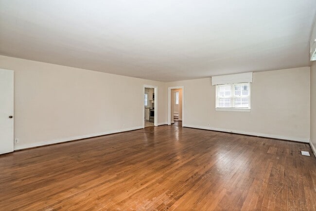 Building Photo - 4020 Vailwood Dr