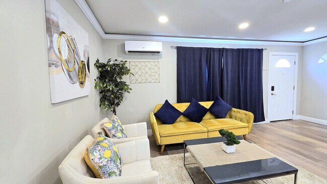 Foto del edificio - 1059 Gillespie Dr