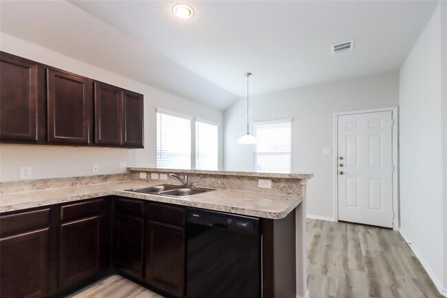 Foto del edificio - 3918 Silver Ranch Rd