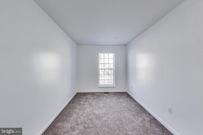 Building Photo - 623 Sprite Way
