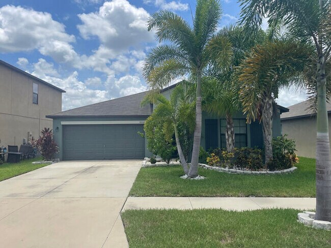 Building Photo - Beautifully Designed 4 Bedroom, 2 Bath Home