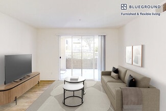 Building Photo - 1257 Lakeside Dr