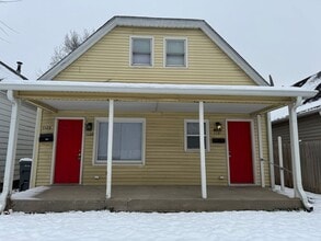 Building Photo - 1129 S Sheffield Ave