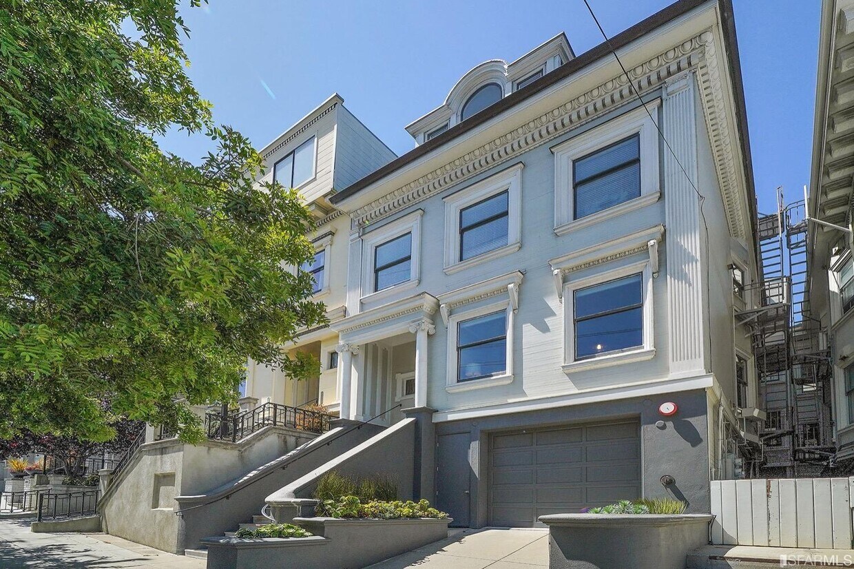 Primary Photo - 3042 Jackson St