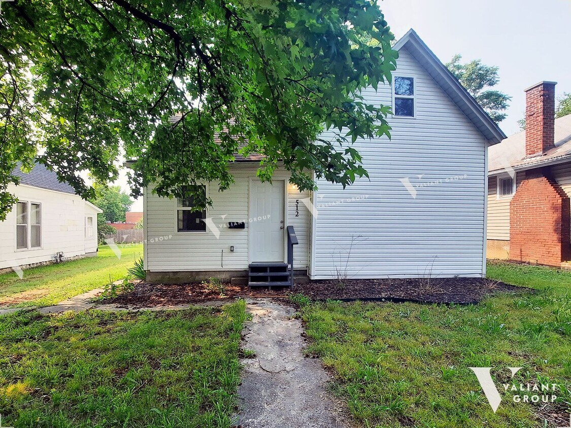 Primary Photo - Spacious 4 Bed, 3 Bath Rental Home in Desi...