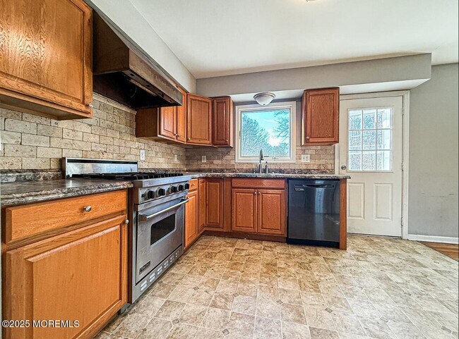 Building Photo - 532 Frank Applegate Rd