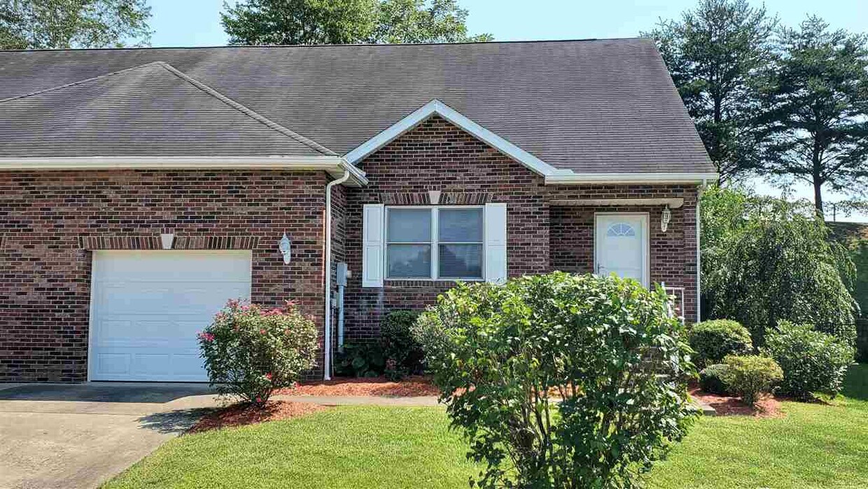 110 Windmere Dr, Teays Valley, WV 25560 House Rental in Teays Valley