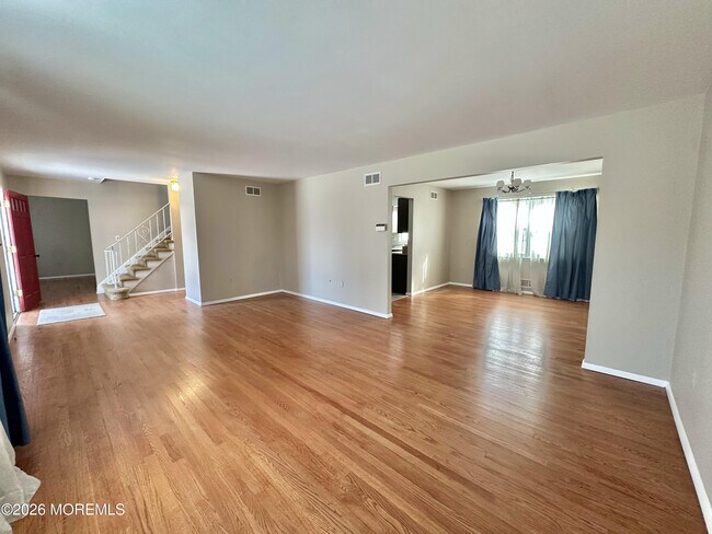 Foto del edificio - 382 W Park Ave