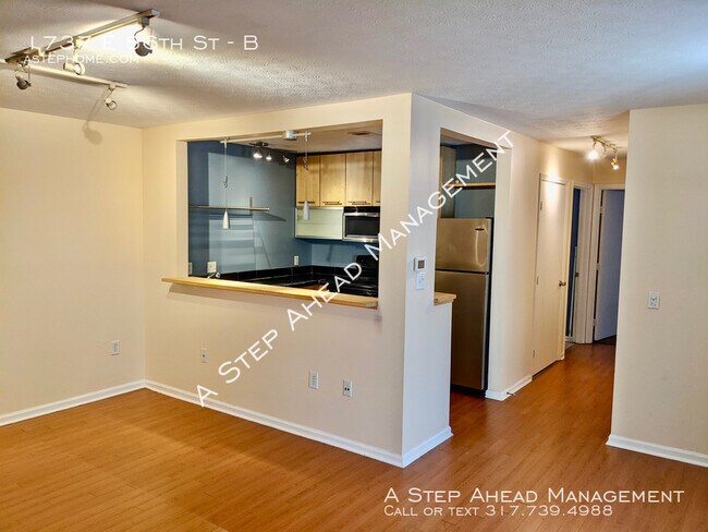 Foto del edificio - 1737 E 56th Apt B - 2 Bed/1 Bath Condo