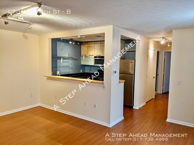 Building Photo - 1737 E 56th Apt B - 2 Bed/1 Bath Condo