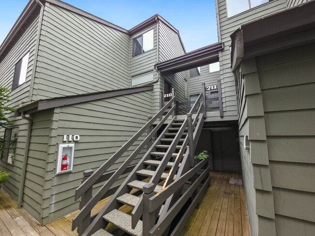 Building Photo - On-the-Water Living Experience: 2BR/2BA Co...