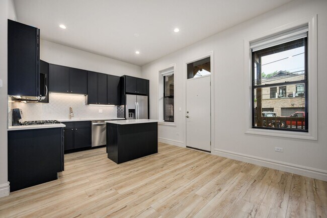 Photo - 1710 W Belmont Ave Apartment
