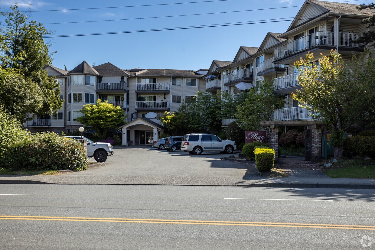 Building Photo - Plaza 200 Apartments
