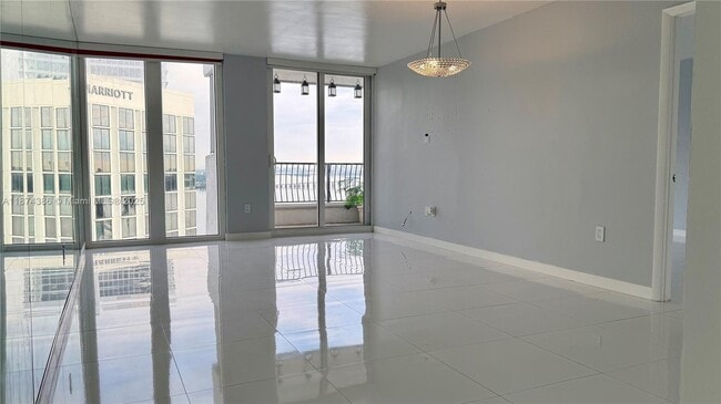 Foto del edificio - 555 NE 15th St
