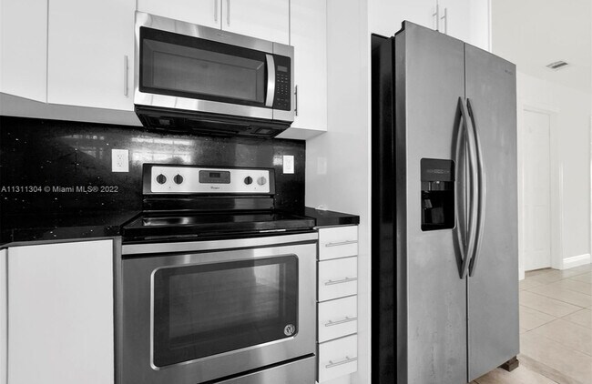 Photo - 1776 Michigan Ave Apartments