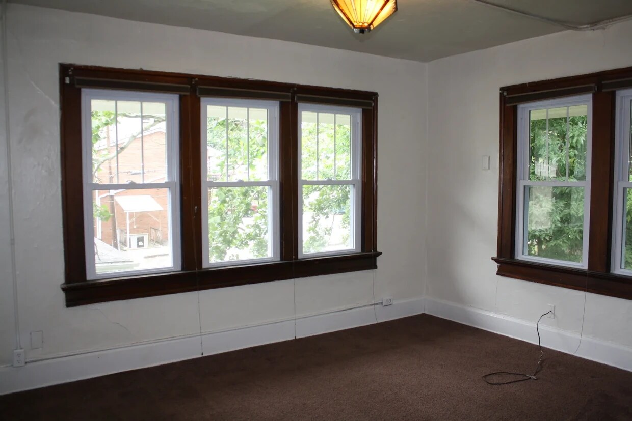 Building Photo - 521 S Park Ave