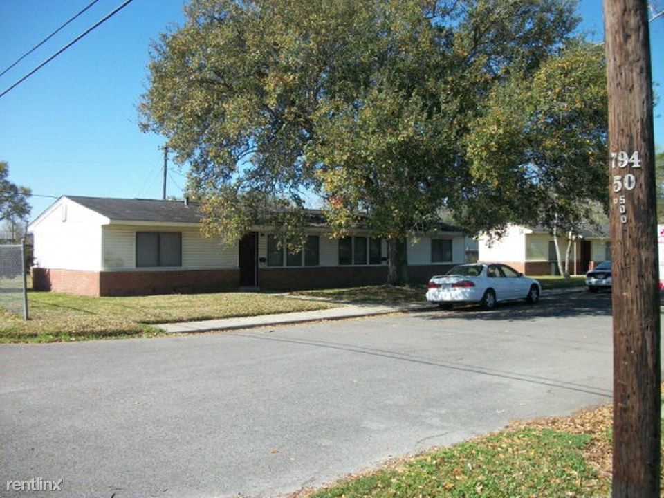 Primary Photo - 400 Bower Dr