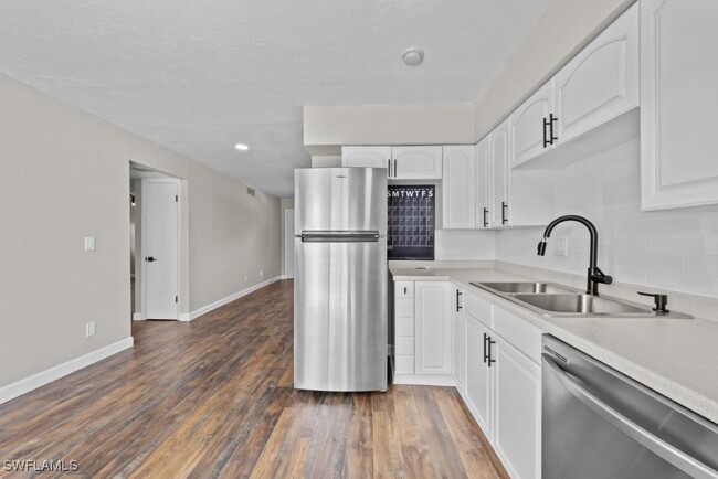 Building Photo - 1560 Colonial Blvd